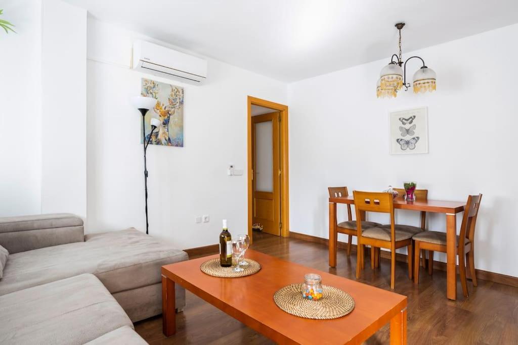 Ayala Beach Apartment Malaga Exterior photo